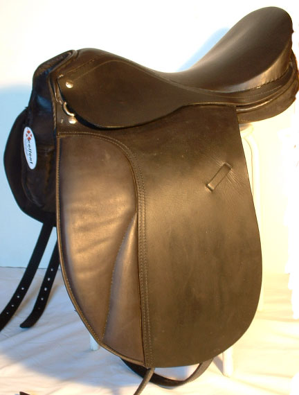 Dressage saddle -complete - Click Image to Close